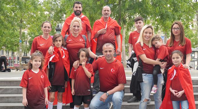 Paris kırmızı beyaz!